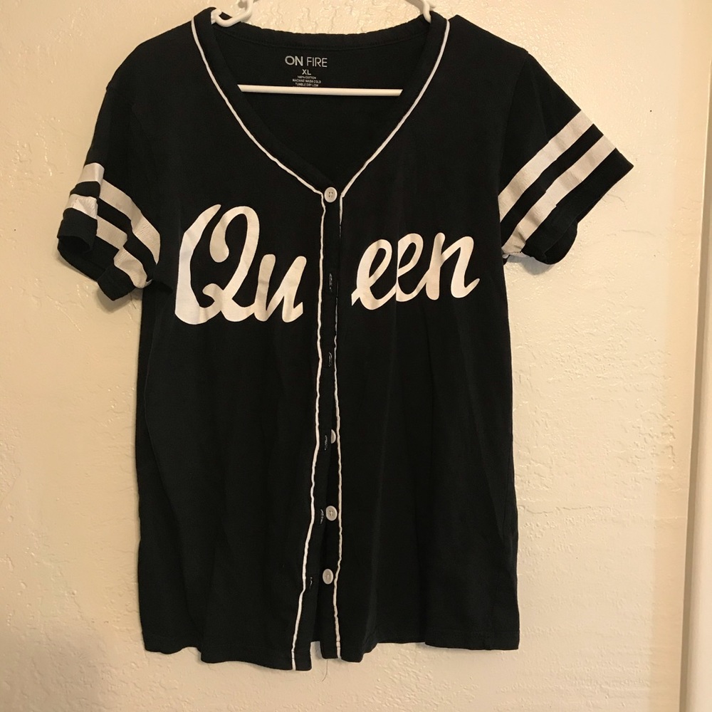 💥3/$10💥Queen Tee